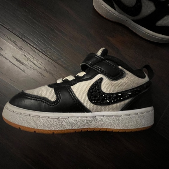 Toddler girl Nike size 8 - Picture 2 of 3